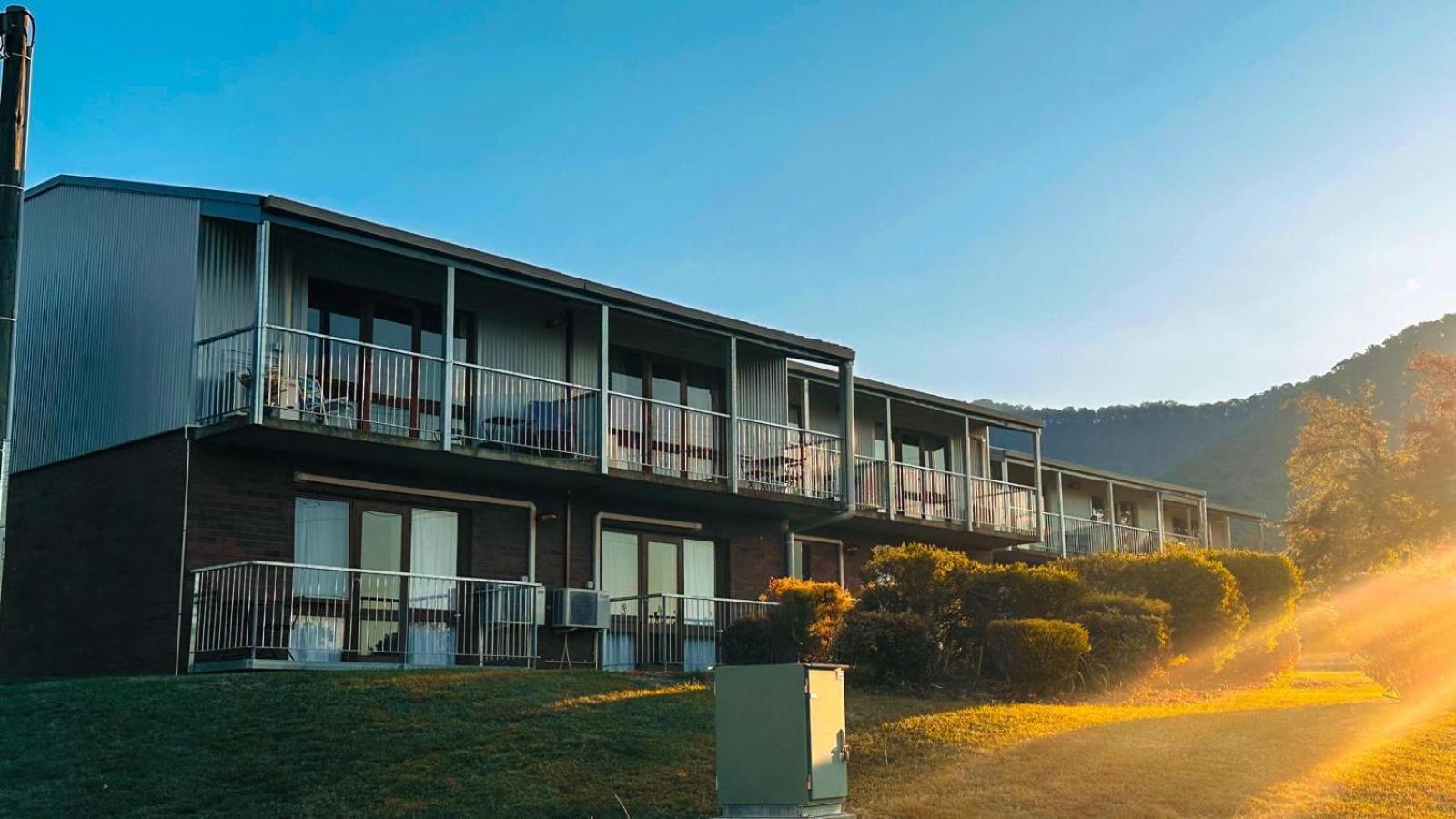 מאונט ביוטי Mountain Creek Motel Bar & Restaurant מראה חיצוני תמונה
