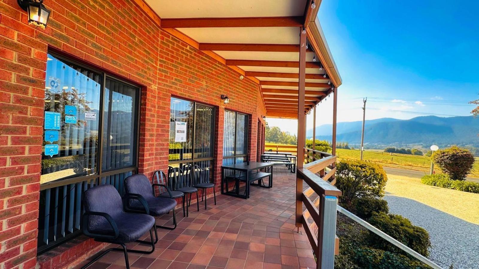 מאונט ביוטי Mountain Creek Motel Bar & Restaurant מראה חיצוני תמונה