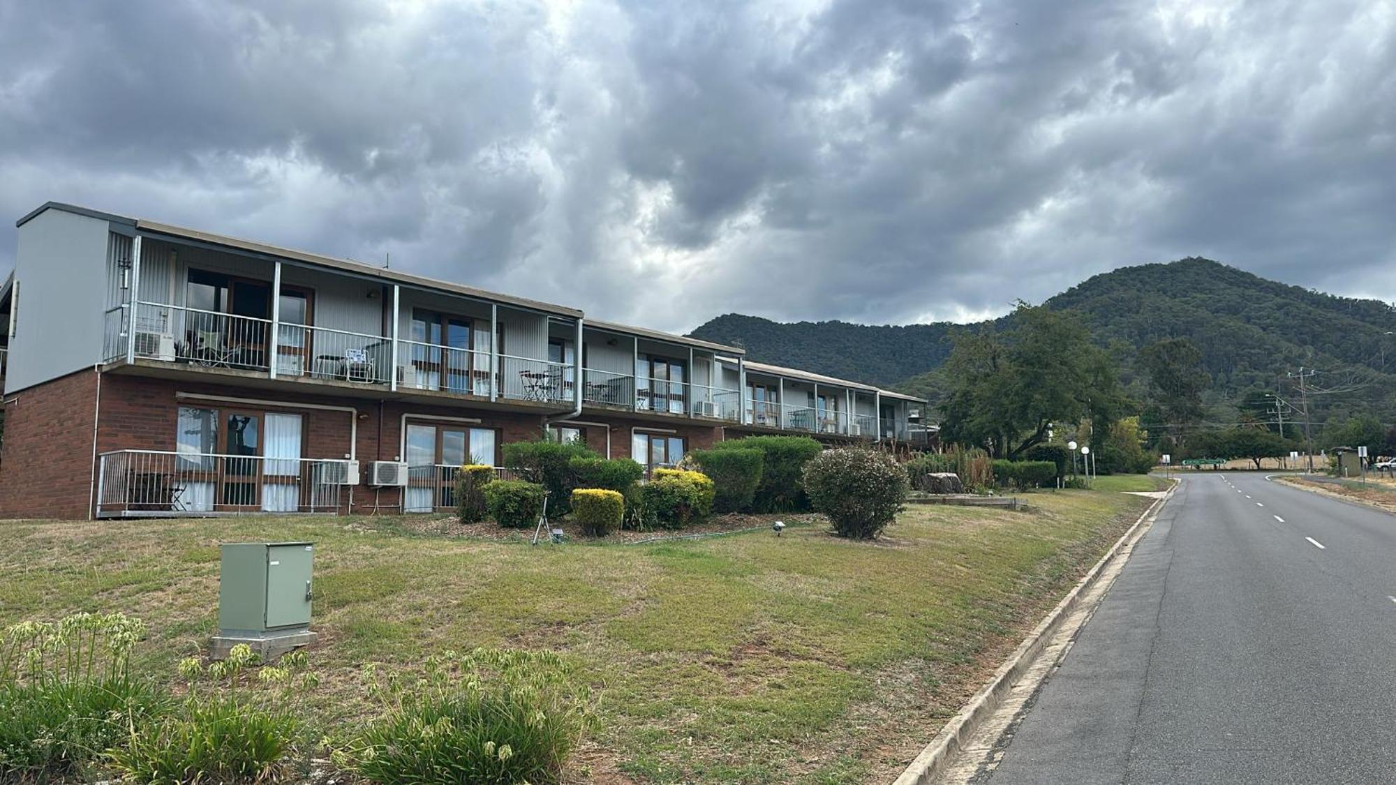 מאונט ביוטי Mountain Creek Motel Bar & Restaurant מראה חיצוני תמונה