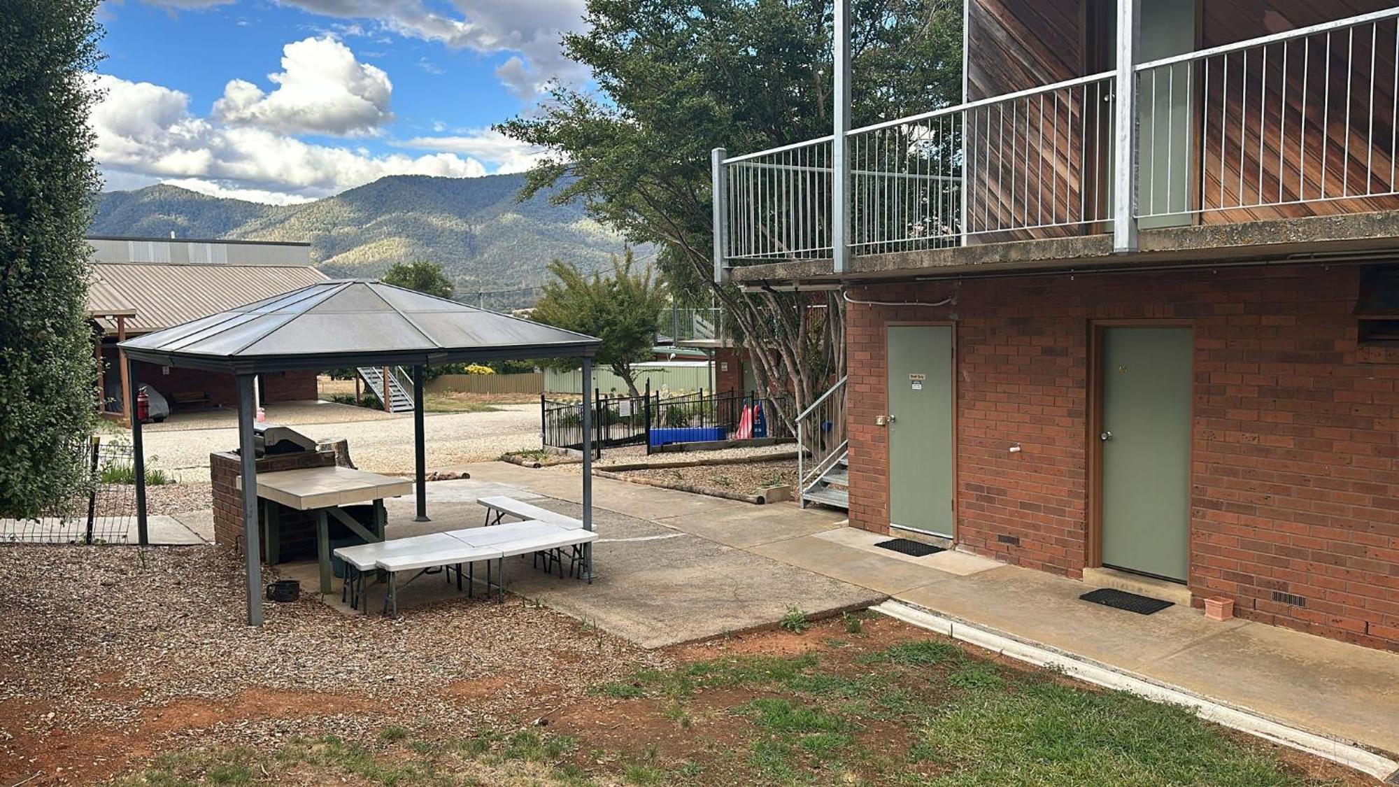 מאונט ביוטי Mountain Creek Motel Bar & Restaurant מראה חיצוני תמונה